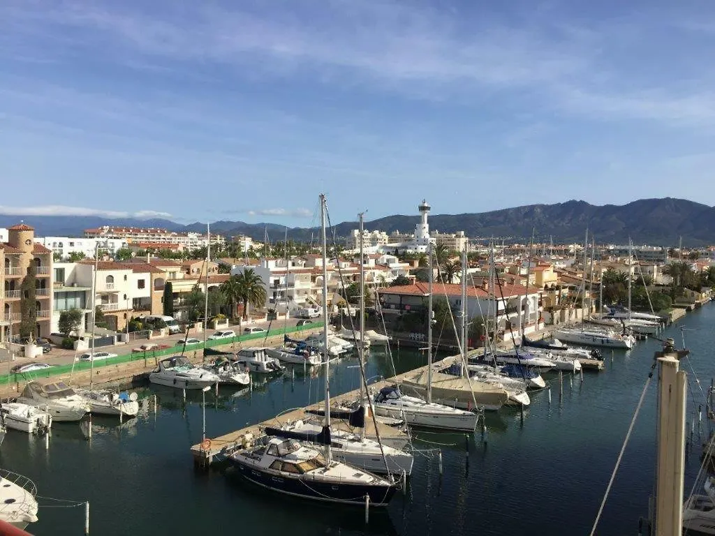 Awaydays - 317 - Duplex Style Apartment 1St Sea Line Empuriabrava